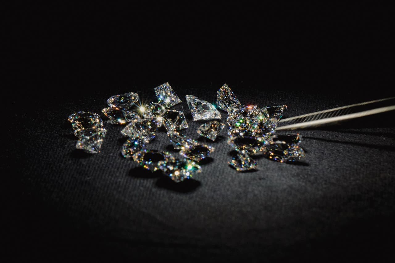 Buy Diamond with Confidence: Tips for First-Time Buyers