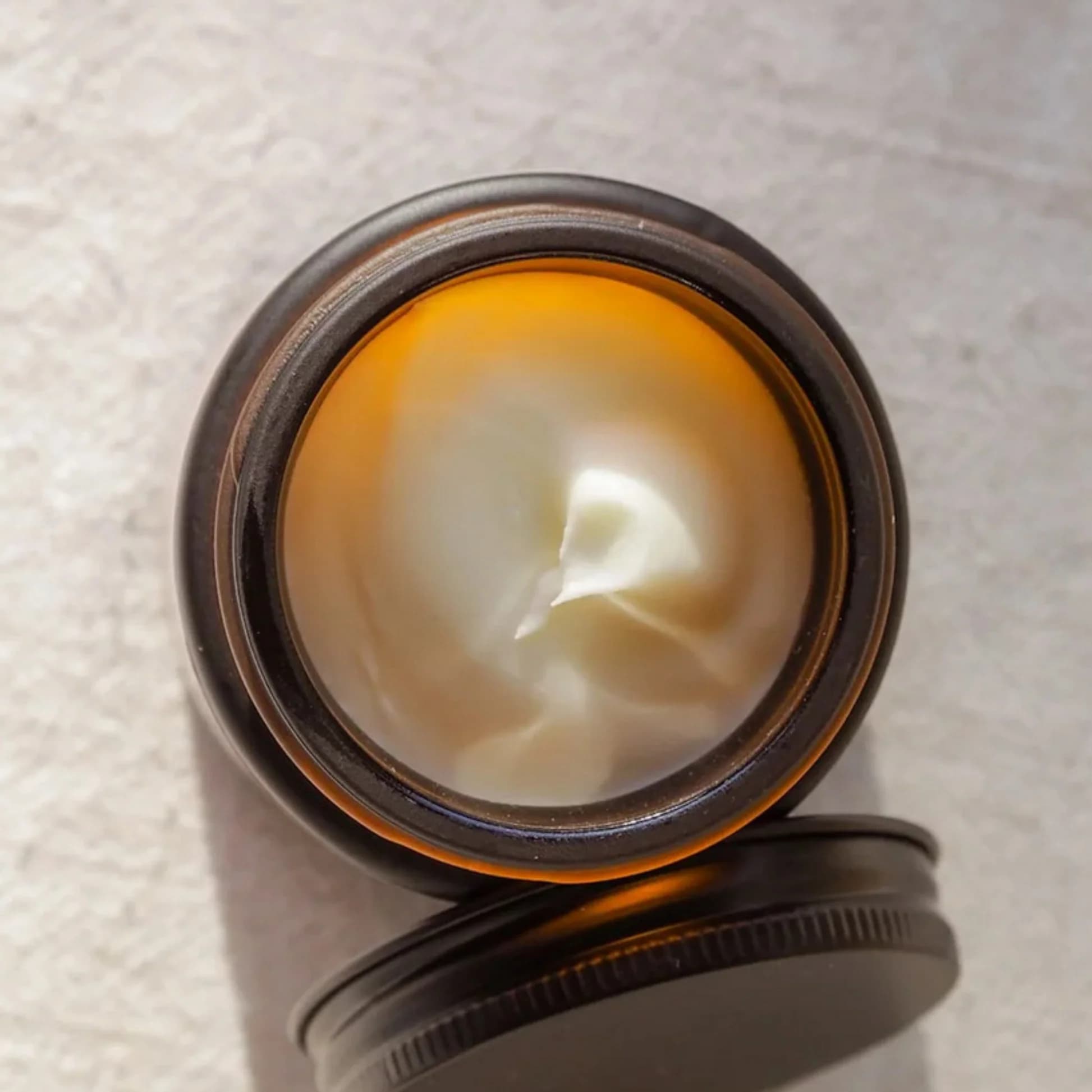 Comment le Halal Tallow Hydrate et Répare les Peaux Sensibles