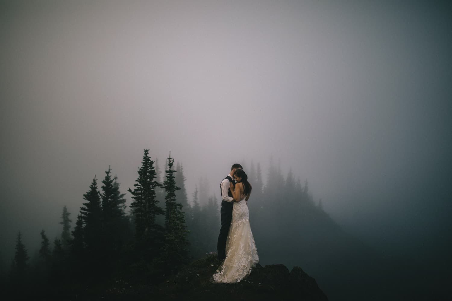 Light &amp; Airy Photography Highlighting Authentic Love