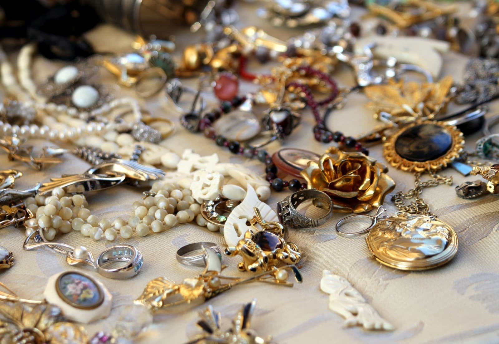 Discover the Beauty of Diamond by the Yard UK Jewellery