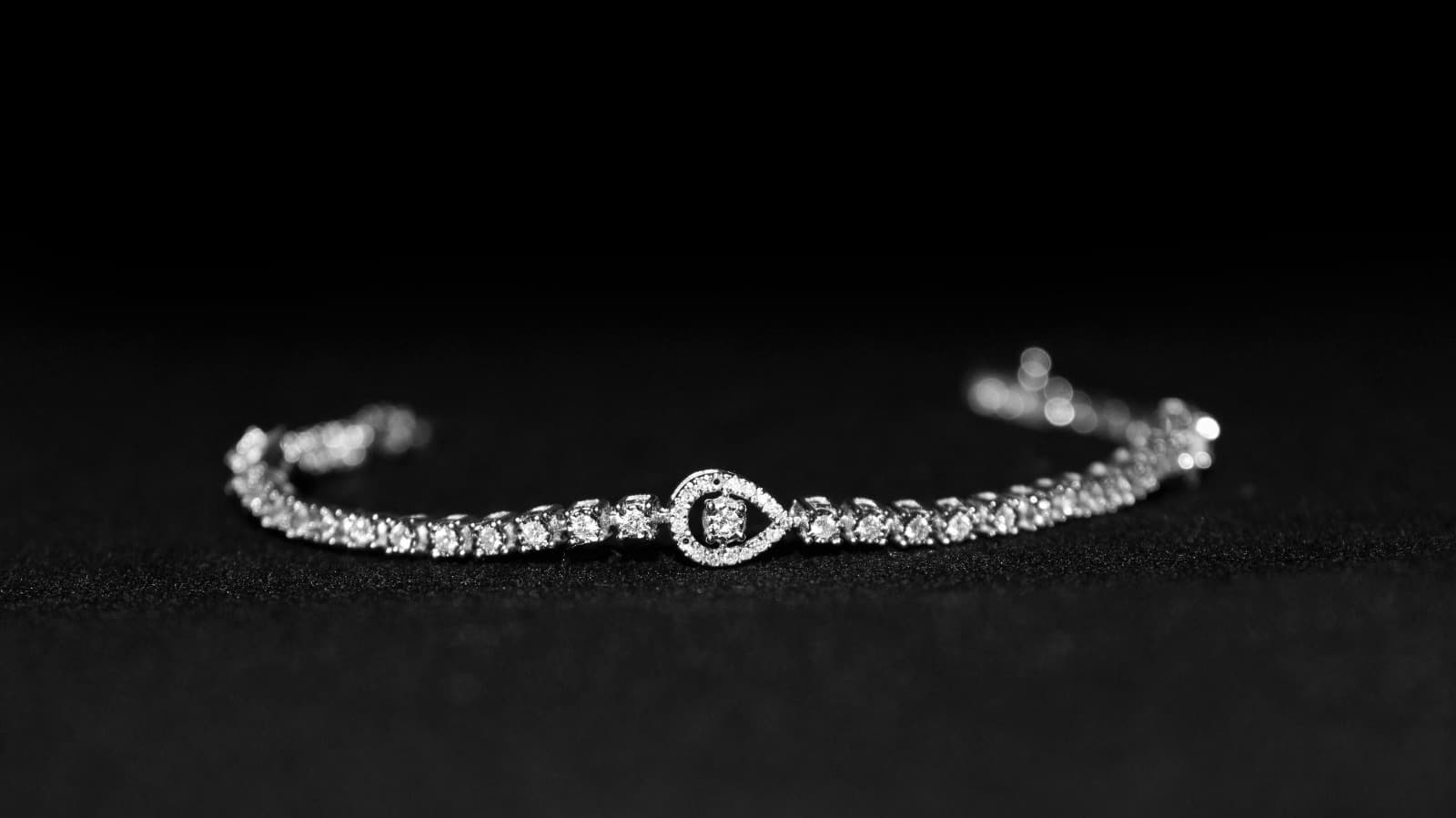 Armband Weissgold mit Diamanten | Schweizer Luxusdesign