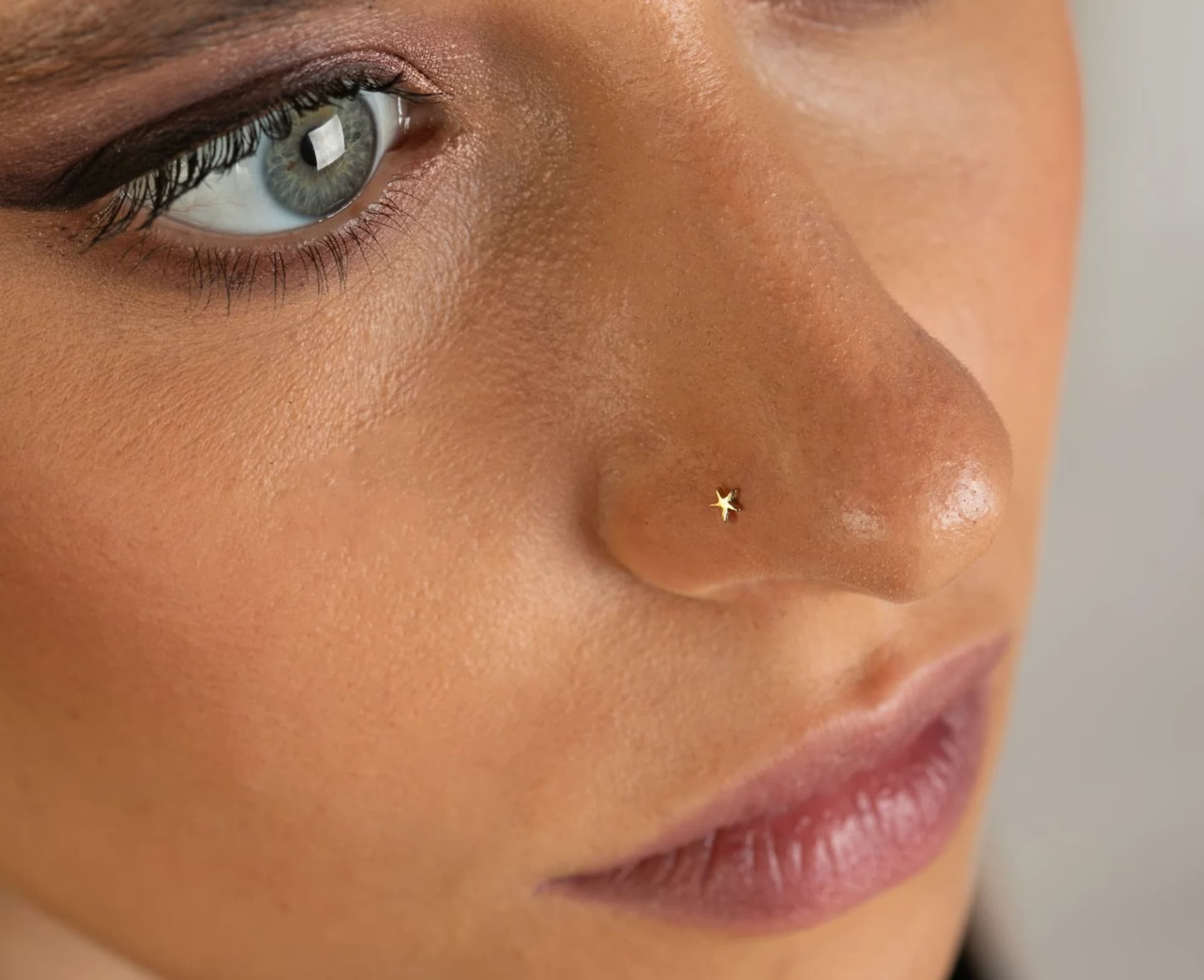 Diamond Nose Stud Christmas Gift – Small, Stylish, and Perfect for Holiday Glamour