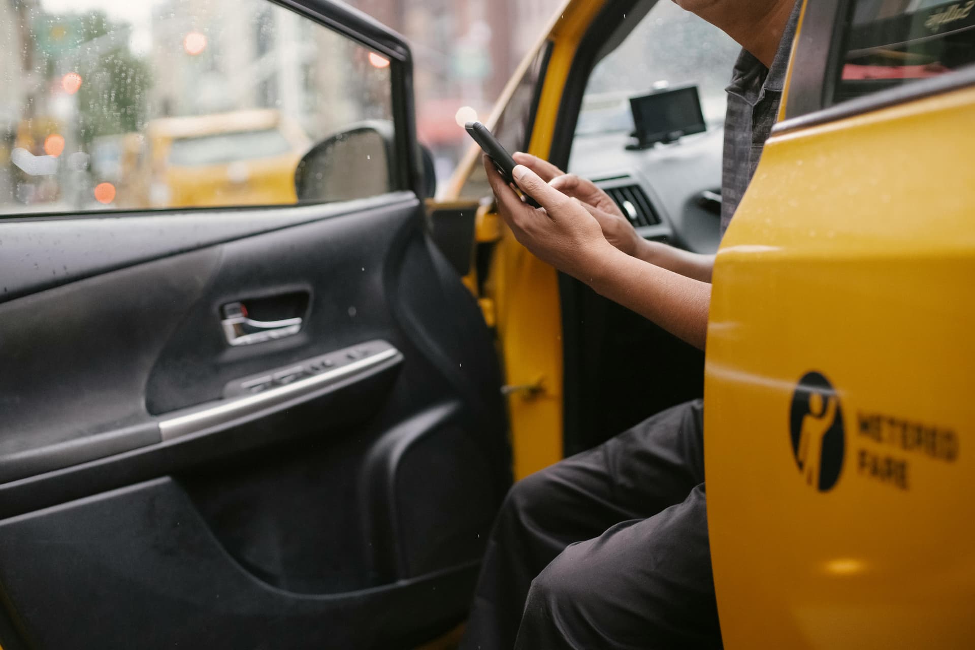 Affordable &amp; Safe Taxi near me by Gemini Taxis