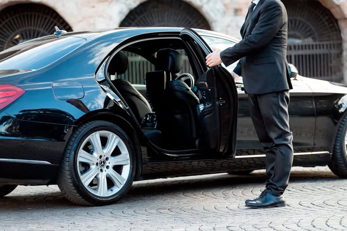 Why Choose a Limo Vancouver Airport for Your Next Trip