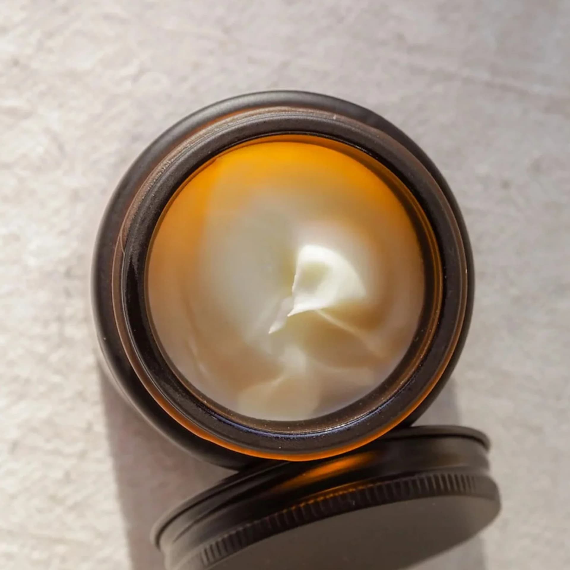 Comment le Halal Tallow Hydrate et Répare les Peaux Sensibles