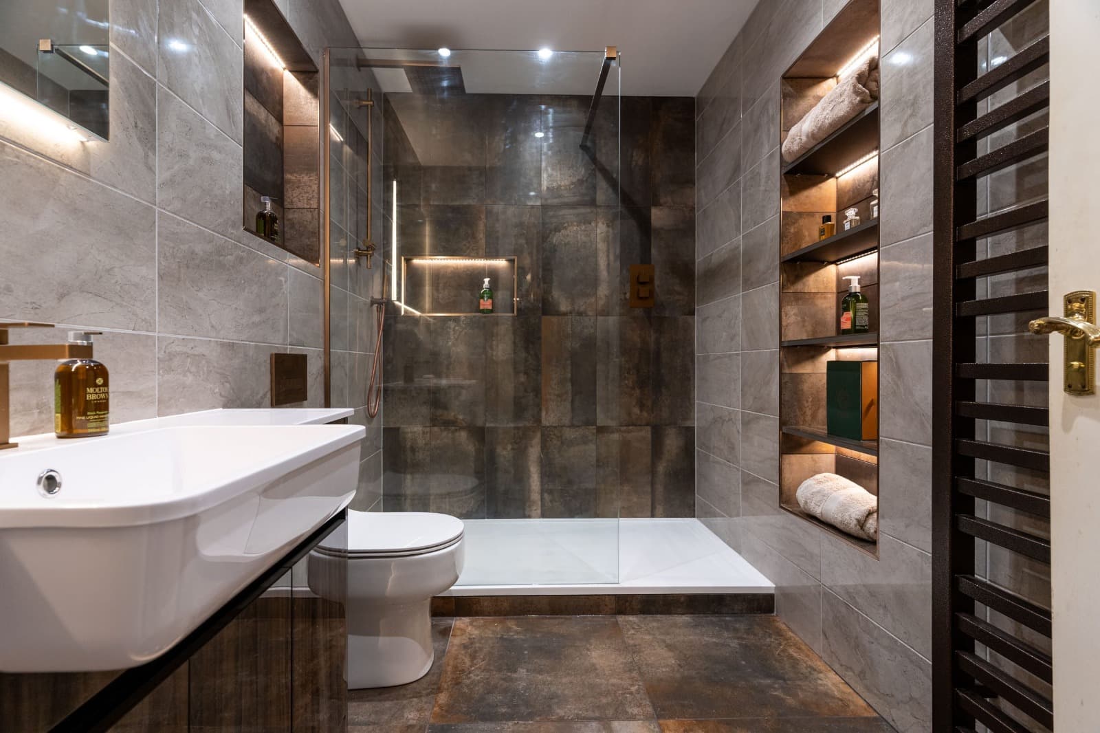Elegant Showers Offering Innovative Shower Screen Designs