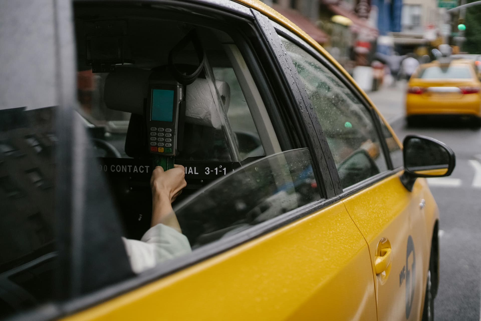 Reliable Hinchleywood Cabs – Book Your Ride Anytime