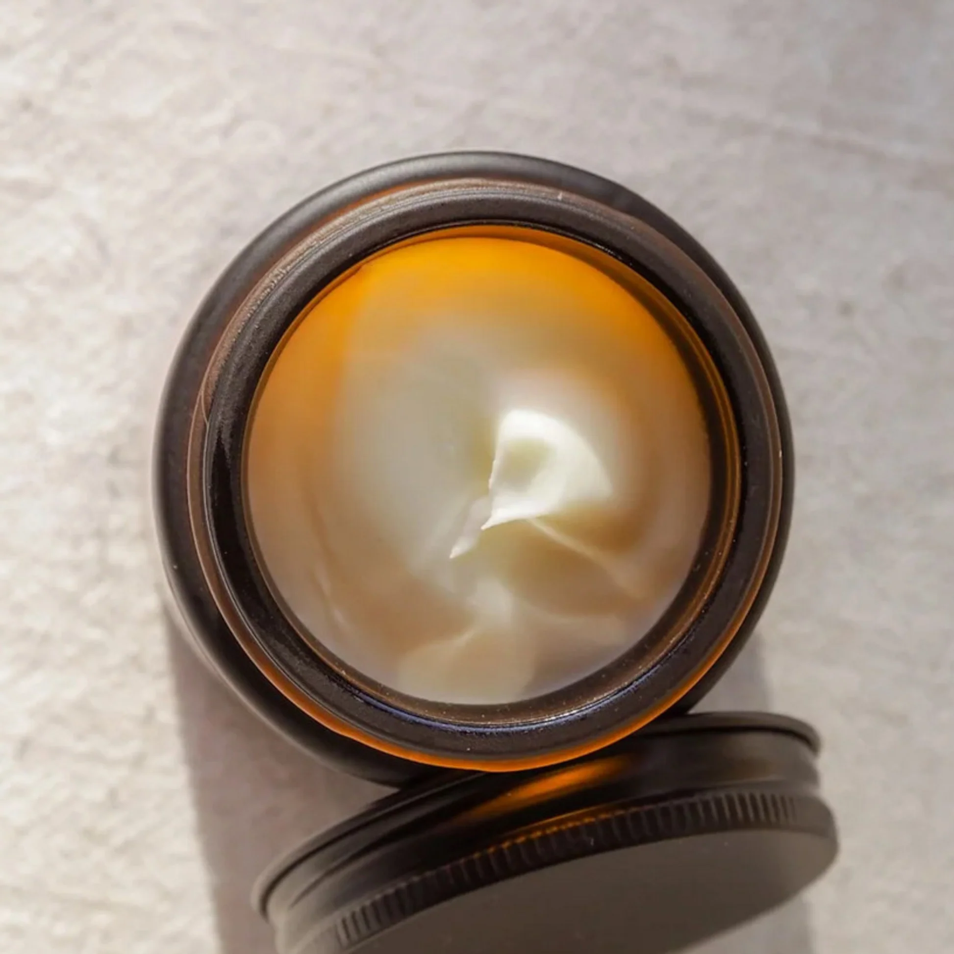 Comment le Halal Tallow Hydrate et Répare les Peaux Sensibles