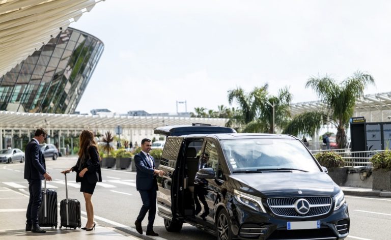 5-good-reasons-to-use-a-limo-service-for-your-airport-transfers_pd40106w2440h1500rcrop_559 (1)